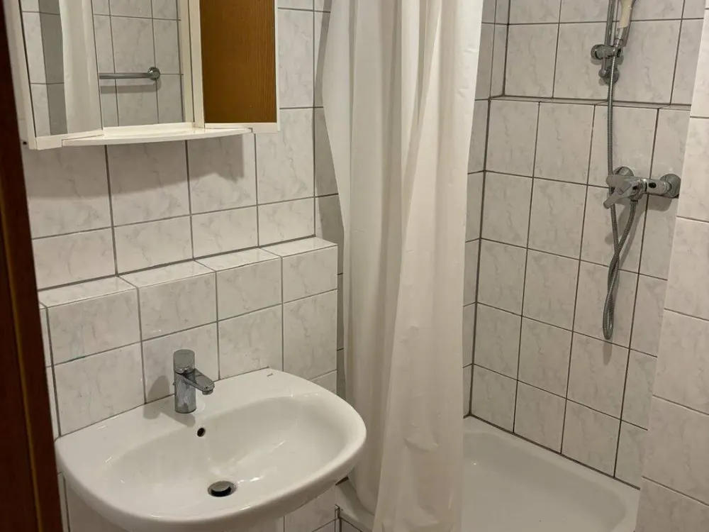 Schöne und Charmante 1 Zimmer Wohnung zu vermieten