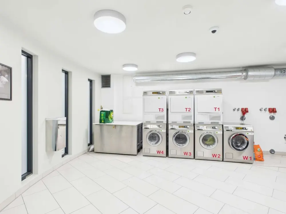 DIE ZIMMEREI | Dein Sommer in Frankfurt: Möbliertes 1‑Zimmer‑Apartment am Campus Riedberg|Basic Bude