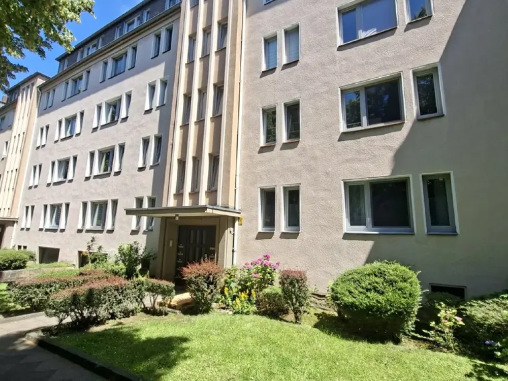 Schöne 3-Zimmer Dachgeschoss-Wohnung mit Parkettboden in Düsseltal