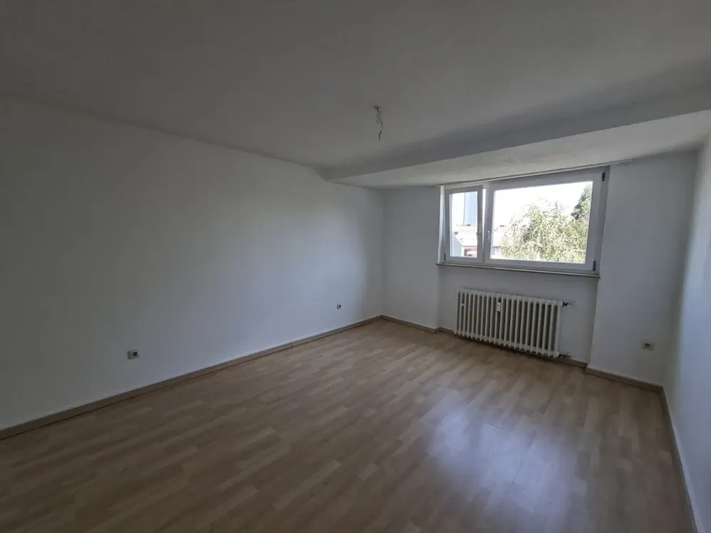 Schöne 3-Zimmer Dachgeschoss-Wohnung mit Parkettboden in Düsseltal