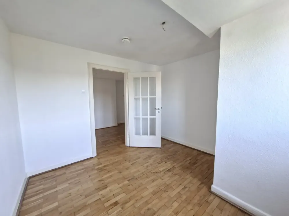 Schöne 3-Zimmer Dachgeschoss-Wohnung mit Parkettboden in Düsseltal