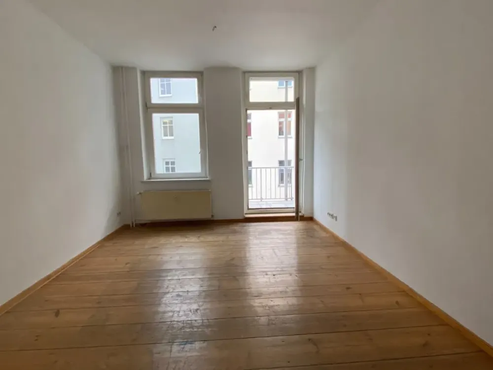3-Room Old Building Apartment in Boxhagener Kiez!