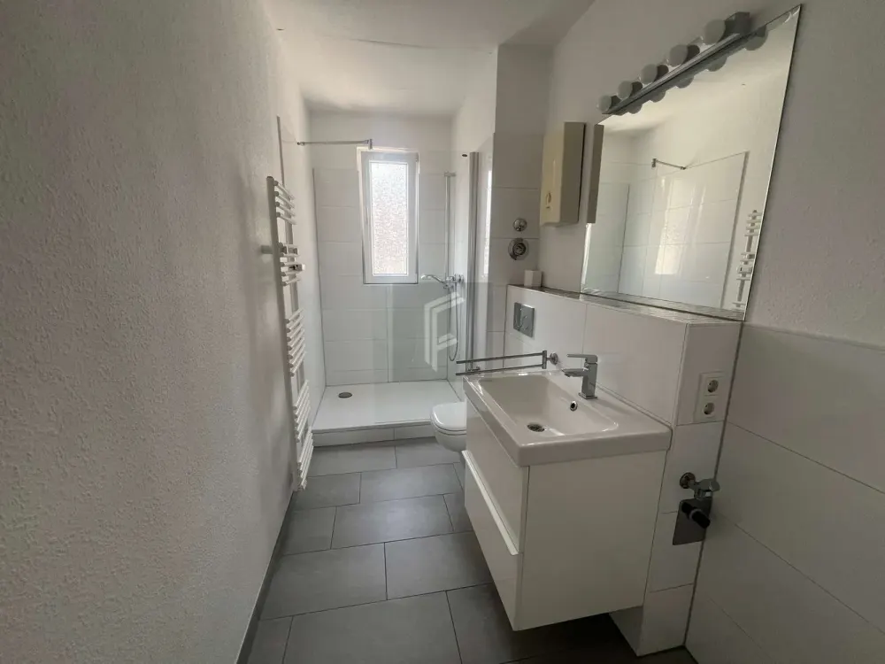 Modernisierte 1-Zimmer-Wohnung mit separater Wohnküche in Krefeld
