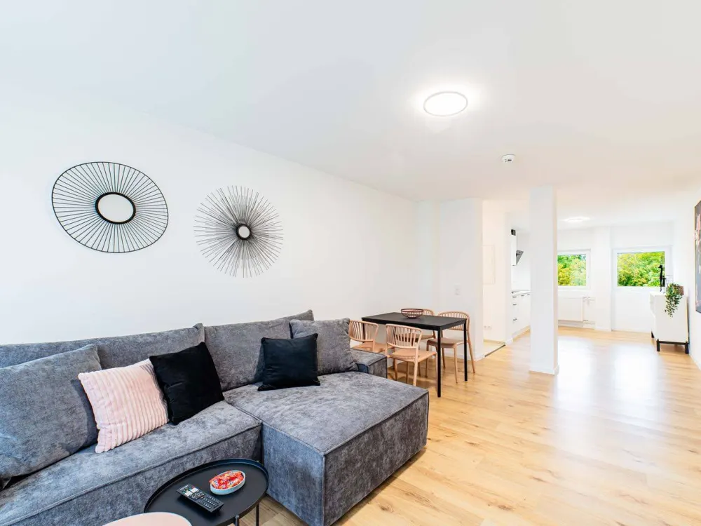 Sanierte & Möblierte 2-Zimmer-Wohnung mit Balkon - Miete all inclusive