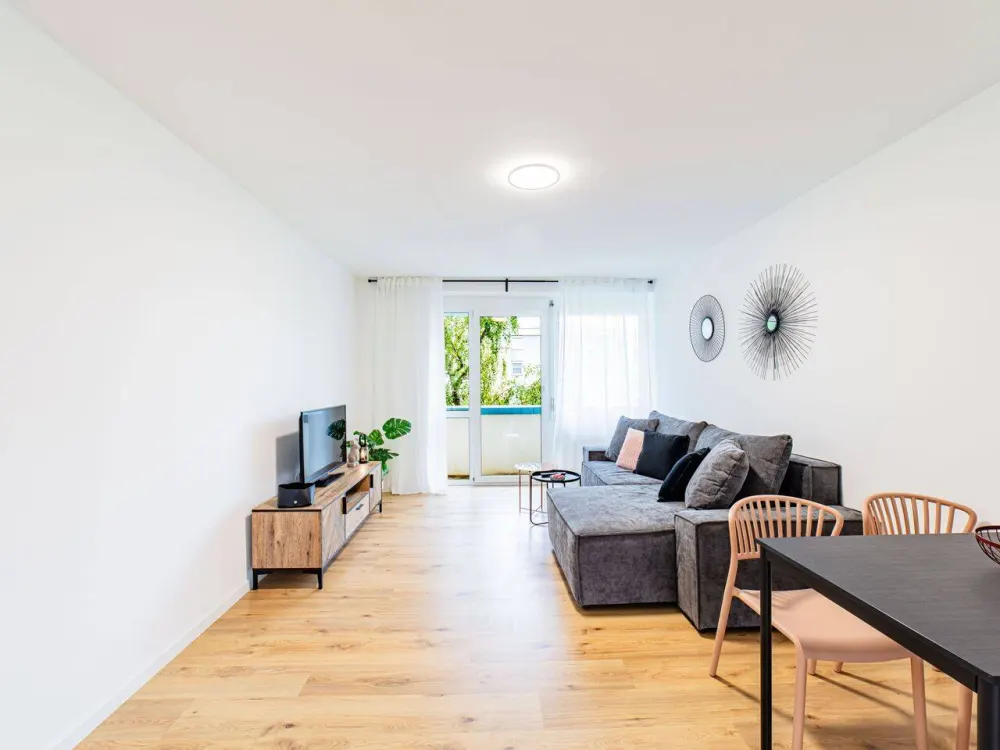 Sanierte & Möblierte 2-Zimmer-Wohnung mit Balkon - Miete all inclusive
