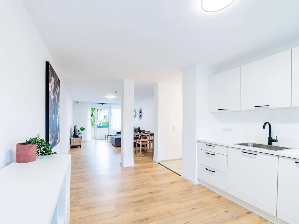 Sanierte & Möblierte 2-Zimmer-Wohnung mit Balkon - Miete all inclusive