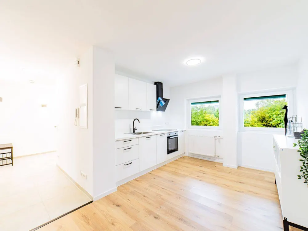 Sanierte & Möblierte 2-Zimmer-Wohnung mit Balkon - Miete all inclusive