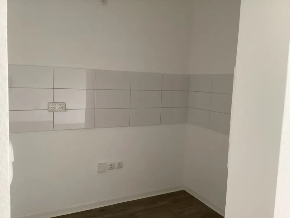 City-Lage, Renovierte 1-Zimmer-Wohnung mit Balkon, ca. 40 m², ab sofort verfügbar