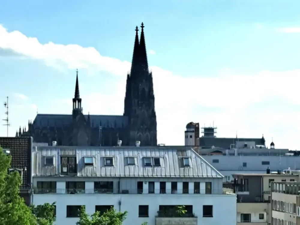Living with a View: Furnished 2-Room Apartment with Breathtaking Cathedral View