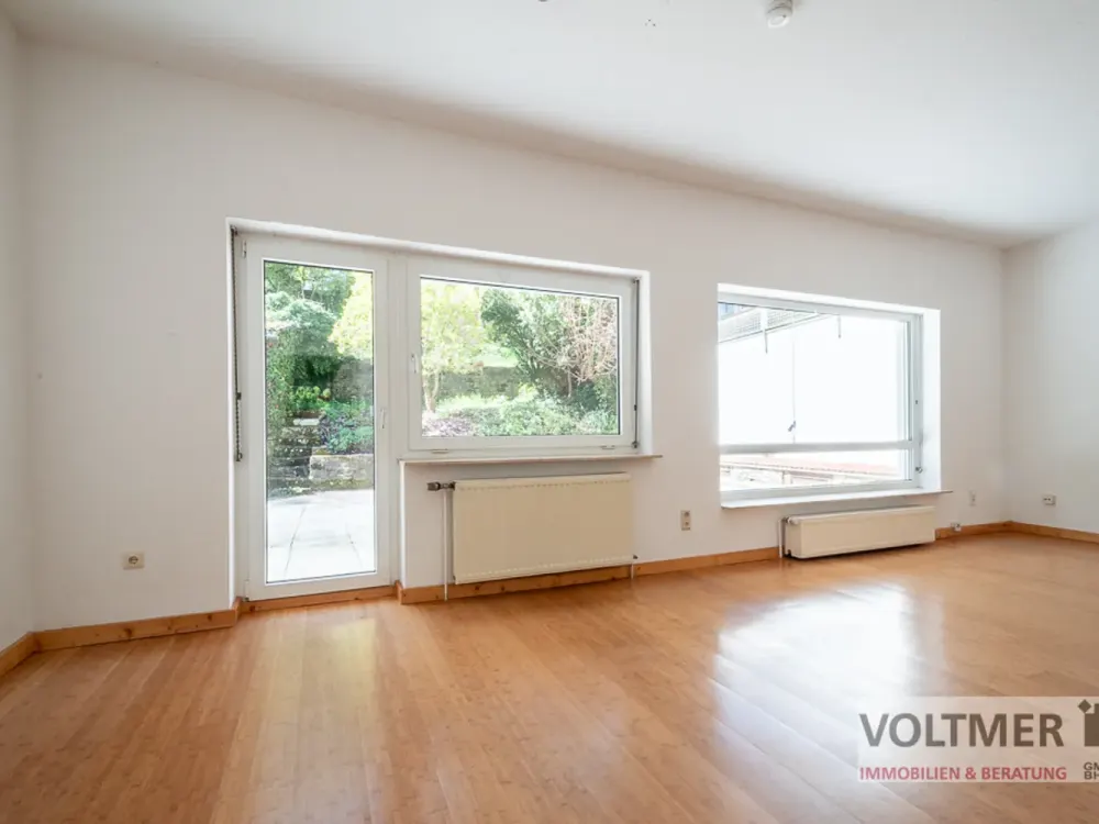 GERÄUMIG - helle 4-Zimmer-Wohnung mit Terrasse, Gartenanteil und Garage in Saarbrücken!
