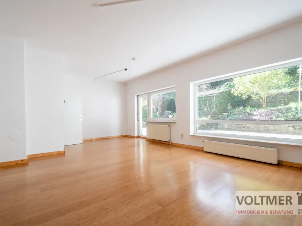 GERÄUMIG - helle 4-Zimmer-Wohnung mit Terrasse, Gartenanteil und Garage in Saarbrücken!