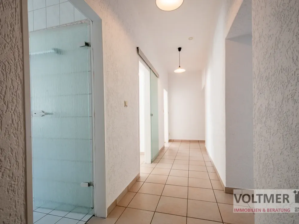 GERÄUMIG - helle 4-Zimmer-Wohnung mit Terrasse, Gartenanteil und Garage in Saarbrücken!
