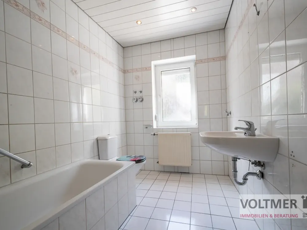 GERÄUMIG - helle 4-Zimmer-Wohnung mit Terrasse, Gartenanteil und Garage in Saarbrücken!