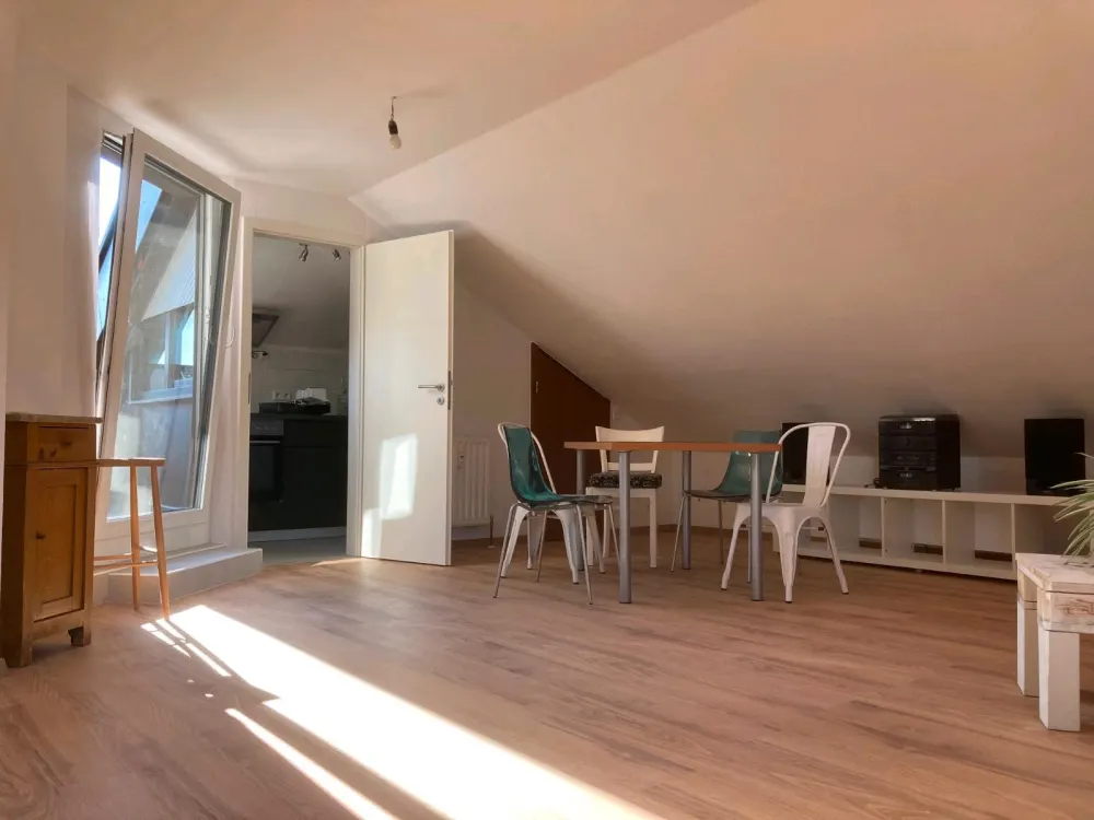 1 Zimmer Dachgeschosswohnung in Plieningen zu vermieten