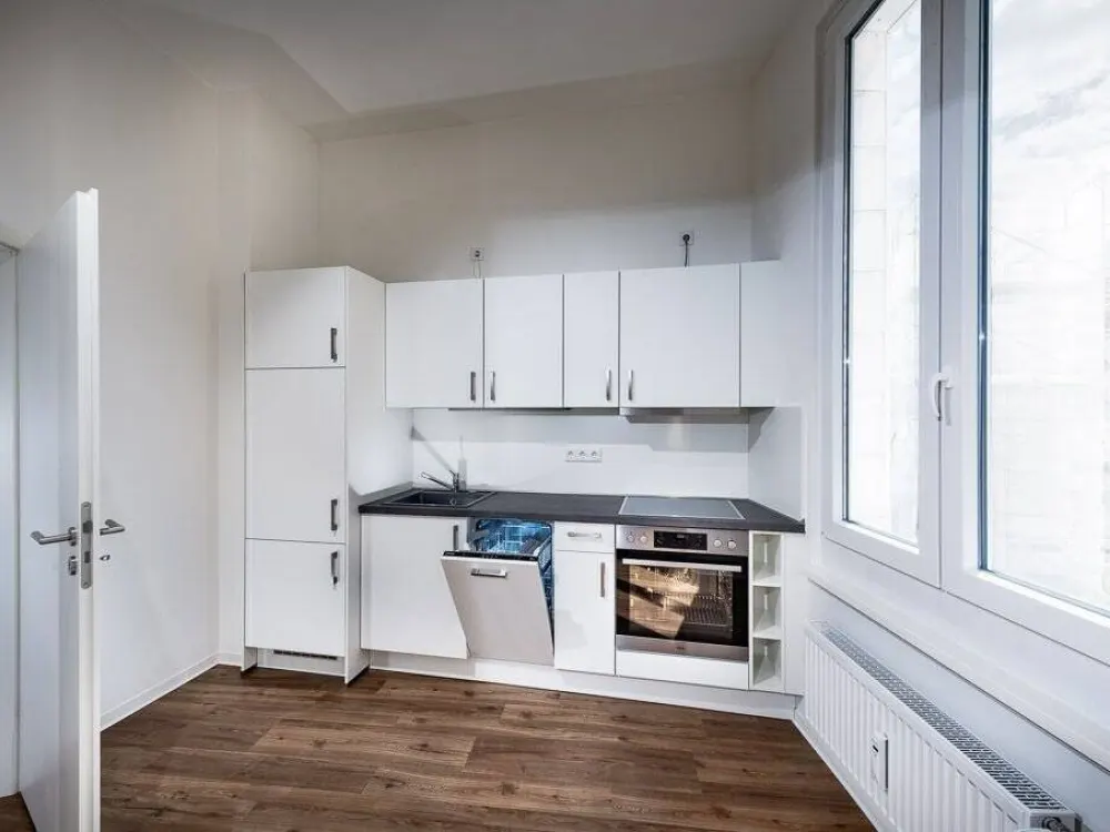 Direkt vom Eigentümer: traumhafte, sanierte Altbauwohnung mit viel Licht und Charme