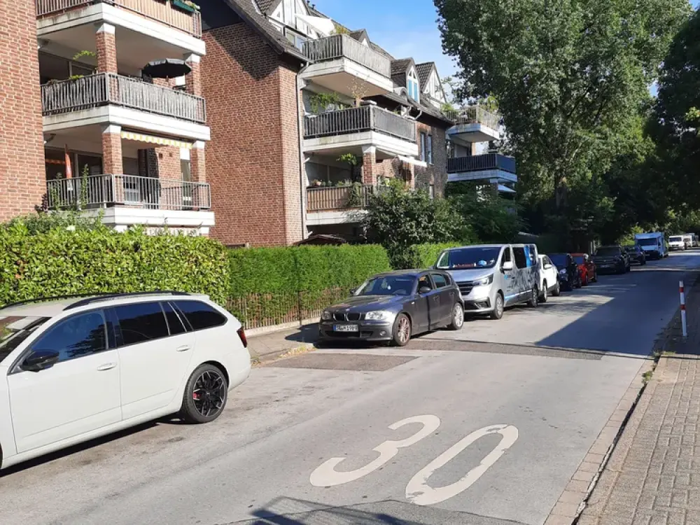 Schönes möbliertes Apartment mit Balkon und EBK für Berufspendler