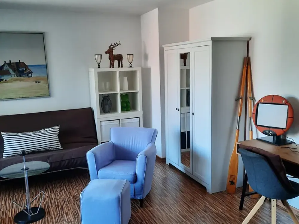 Schönes möbliertes Apartment mit Balkon und EBK für Berufspendler