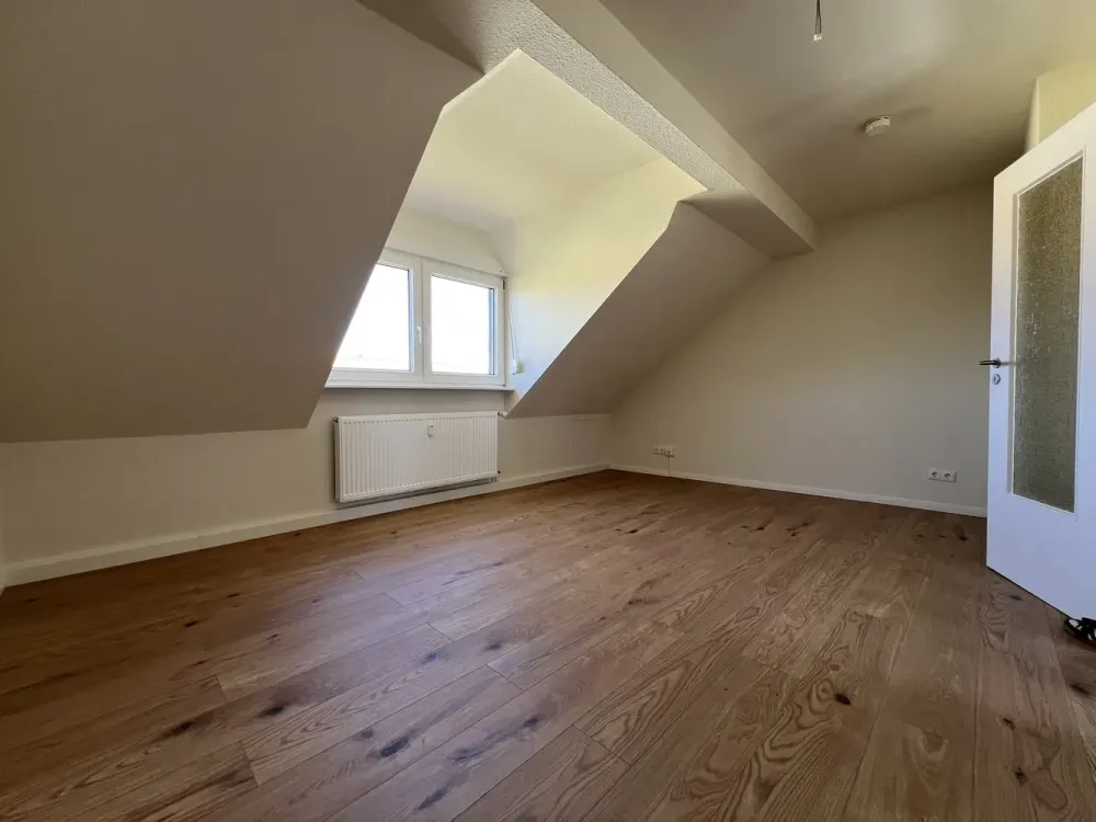 Frisch modernisiert! - Gemütliche 3-Raum-Wohnung mit EBK und PKW-Stellplatz!