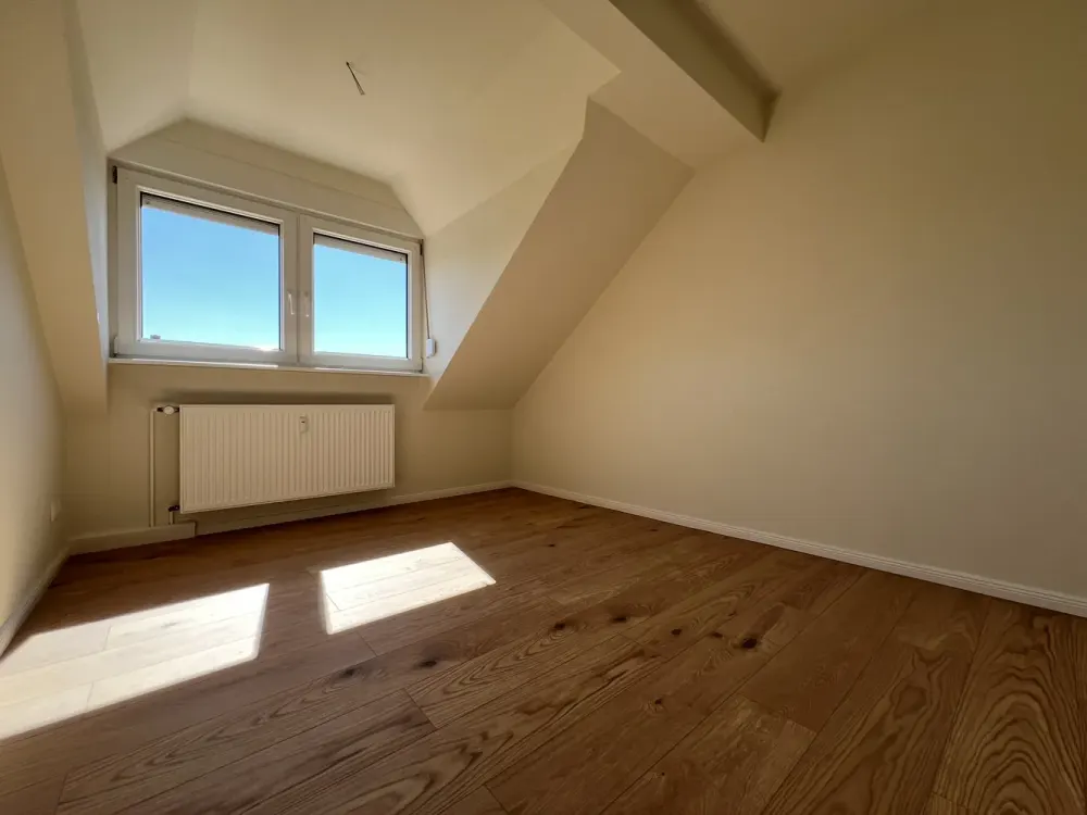 Frisch modernisiert! - Gemütliche 3-Raum-Wohnung mit EBK und PKW-Stellplatz!