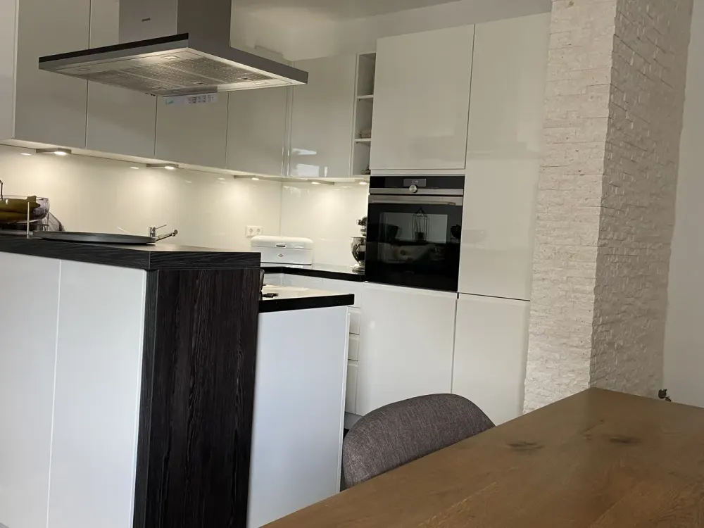Stilvolle, neuwertige, teilmöbl. 3,5-Zimmer-Terrassenwohnung mit Einbauküche in Sulzbach