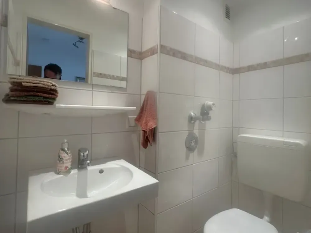 Beautiful, Fully Furnished 2-Room Apartment (70 m²) with Balcony, Krefeld-Bockum