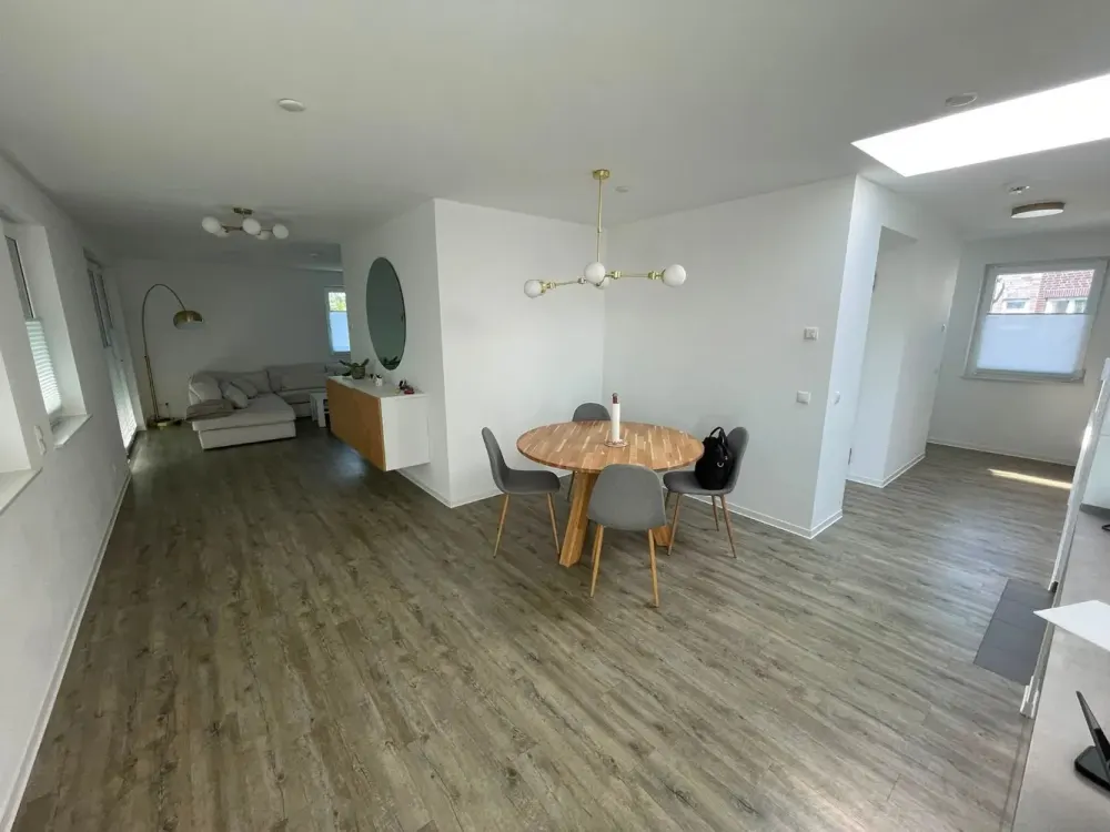 Helle 3-Zimmer-Penthouse-Wohnung Dachterrasse in zentraler Lage
