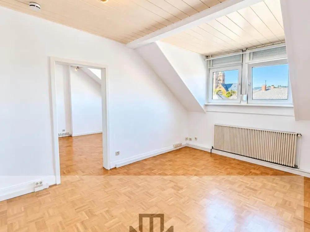 Zentral wohnen in Bad Homburg 2-Zimmer-Wohnung im DG zu vermieten!!