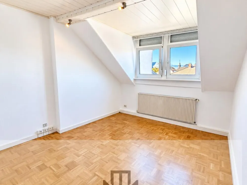 Zentral wohnen in Bad Homburg 2-Zimmer-Wohnung im DG zu vermieten!!