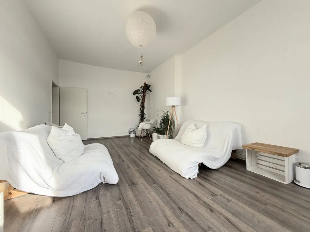 Geschmackvoll möblierte Dachgeschosswohnung mit besonderem Altbauflair