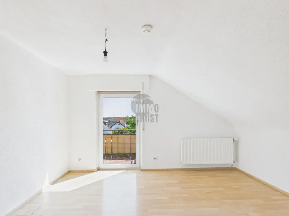 CHARMANTE DACHGESCHOSSWOHNUNG MIT ZWEI BALKONEN