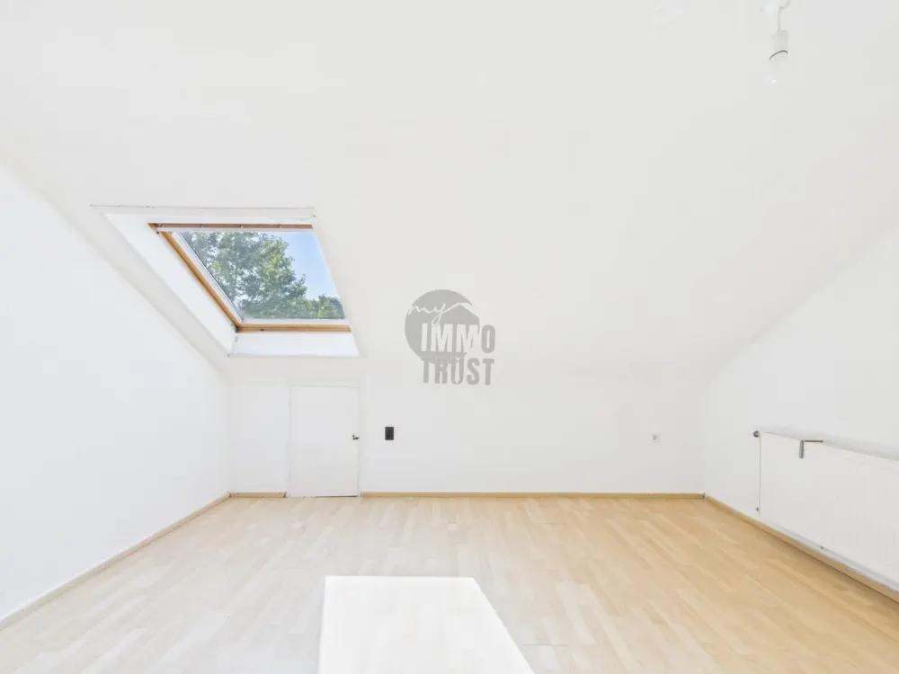 CHARMANTE DACHGESCHOSSWOHNUNG MIT ZWEI BALKONEN