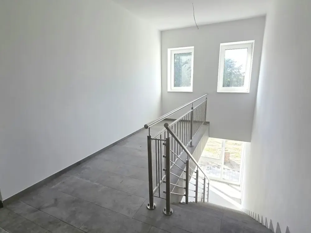Ideal for the modern single household! Small but fine new-build apartment with balcony and elevator!