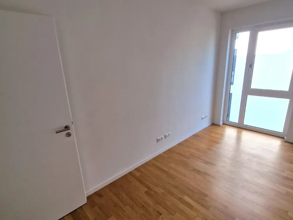 Neubauwohnung nahe Tierpark Dusch- und Wannenbad/Balkon/EBK/Fußbodenheizung