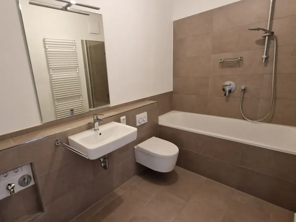 Neubauwohnung nahe Tierpark Dusch- und Wannenbad/Balkon/EBK/Fußbodenheizung