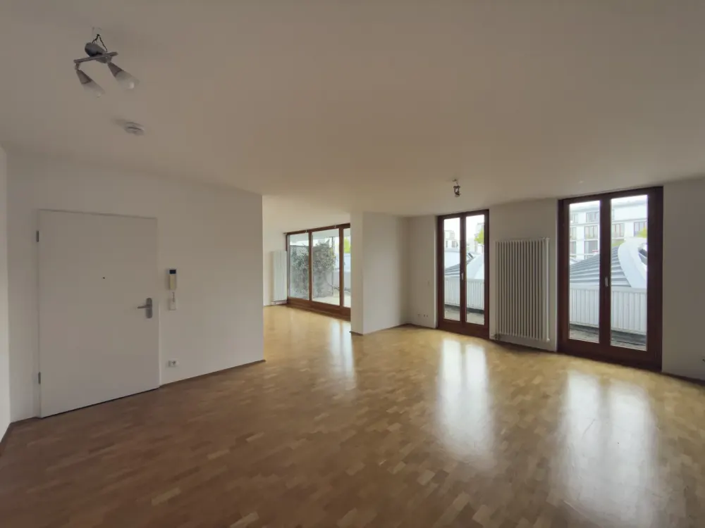 Riedberg: Helle 2-Zimmer-Penthousewohnung mit großer Terrasse