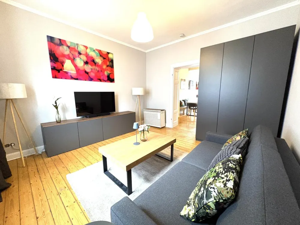ERSTBEZUG: VOLLMÖBLIERTE 3-RAUM- GRÜNDERZEIT-SMARTHOMES IN CITY- BESTLAGE