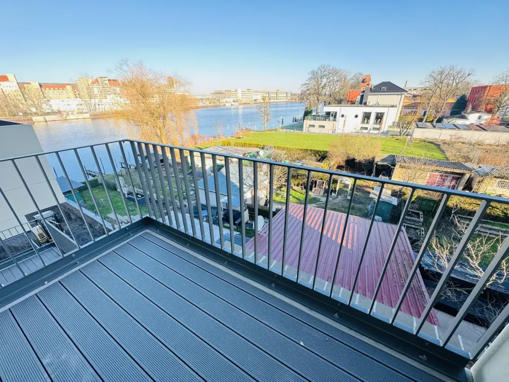 Wohnen mit besonderer Aussicht, 2-Zimmer-Wohnung an der Spree