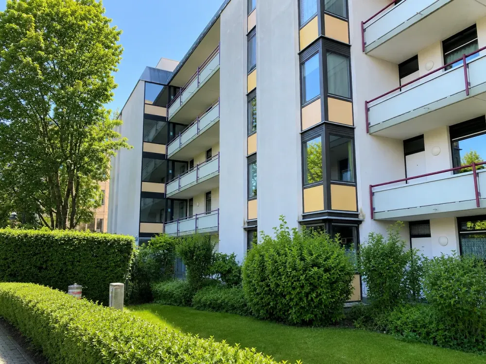 Großzügige 3-Zimmer-Wohnung mit sonniger Westloggia, Teilmöblierung möglich