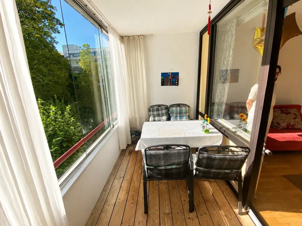 Großzügige 3-Zimmer-Wohnung mit sonniger Westloggia, Teilmöblierung möglich