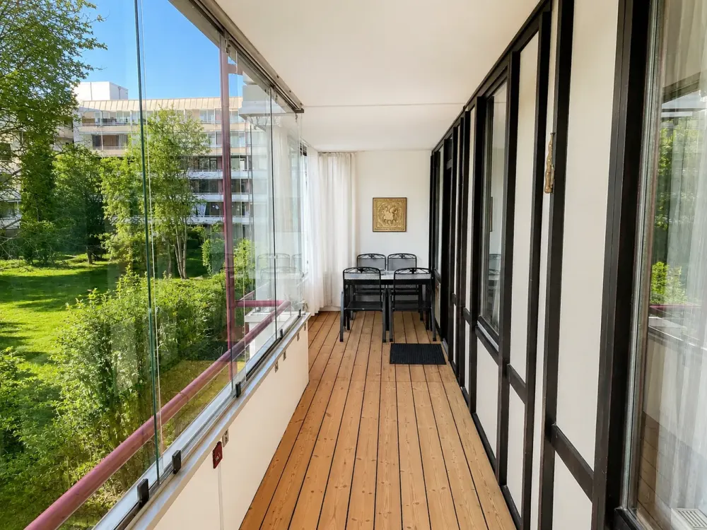 Großzügige 3-Zimmer-Wohnung mit sonniger Westloggia, Teilmöblierung möglich