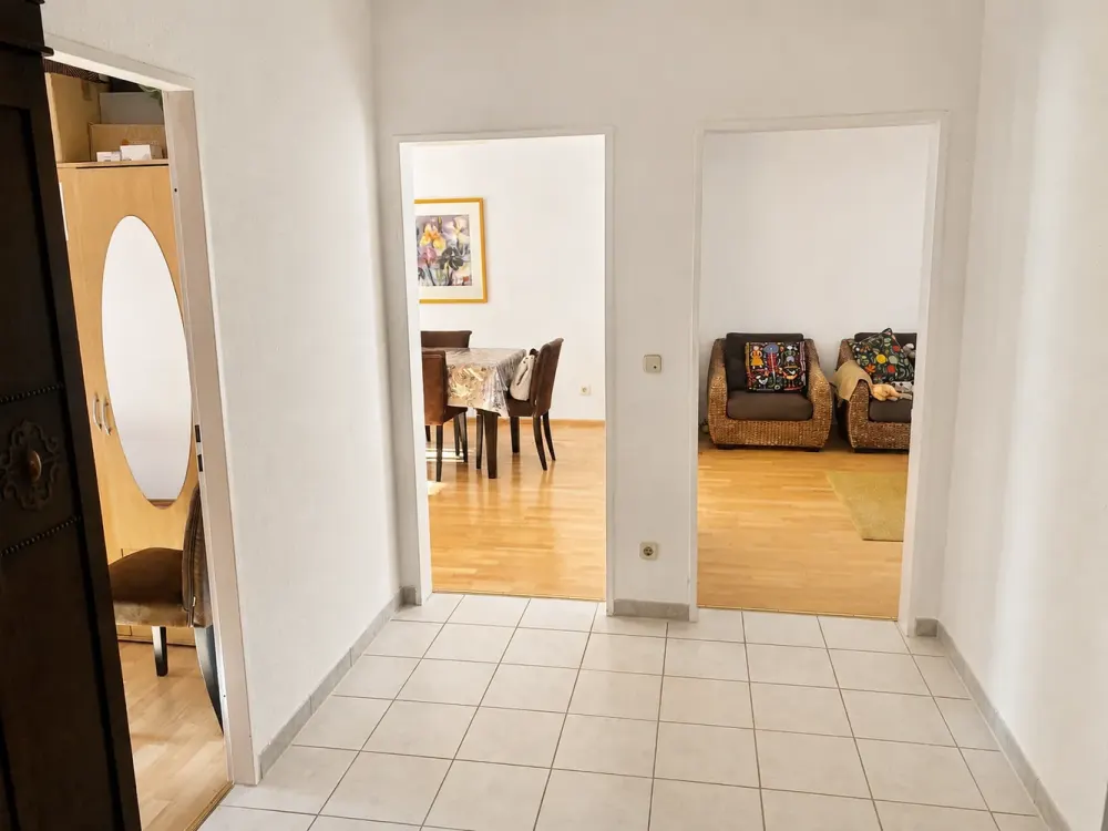 Großzügige 3-Zimmer-Wohnung mit sonniger Westloggia, Teilmöblierung möglich