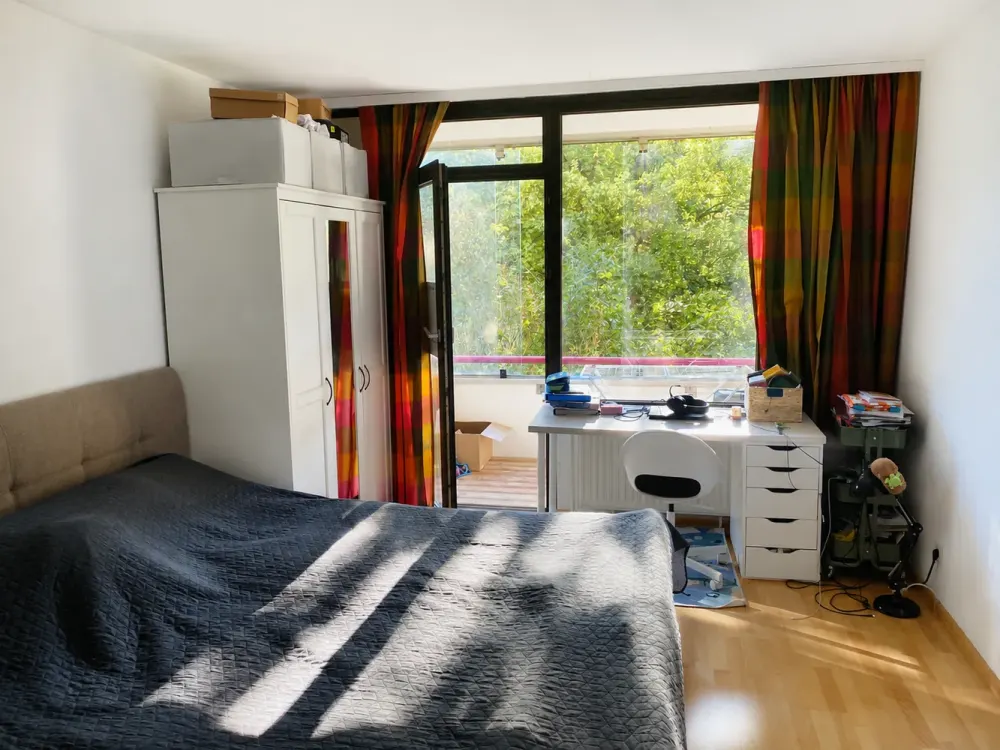 Großzügige 3-Zimmer-Wohnung mit sonniger Westloggia, Teilmöblierung möglich
