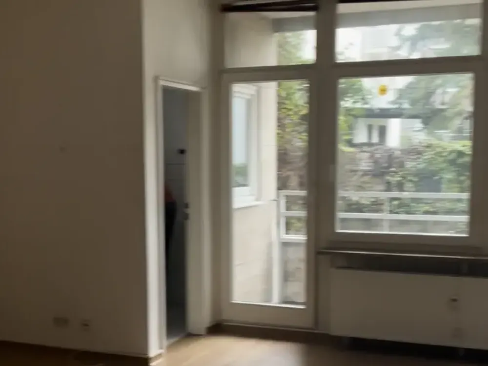 zentral gelegen zwischen Ostbahnhof und Habsburgerallee jeweils ca. 5 Min. Möbelübernahme 1700€!