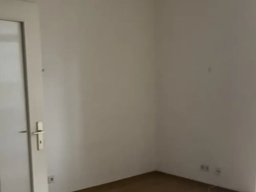zentral gelegen zwischen Ostbahnhof und Habsburgerallee jeweils ca. 5 Min. Möbelübernahme 1700€!