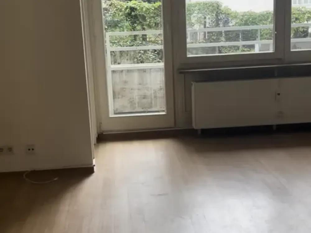 zentral gelegen zwischen Ostbahnhof und Habsburgerallee jeweils ca. 5 Min. Möbelübernahme 1700€!