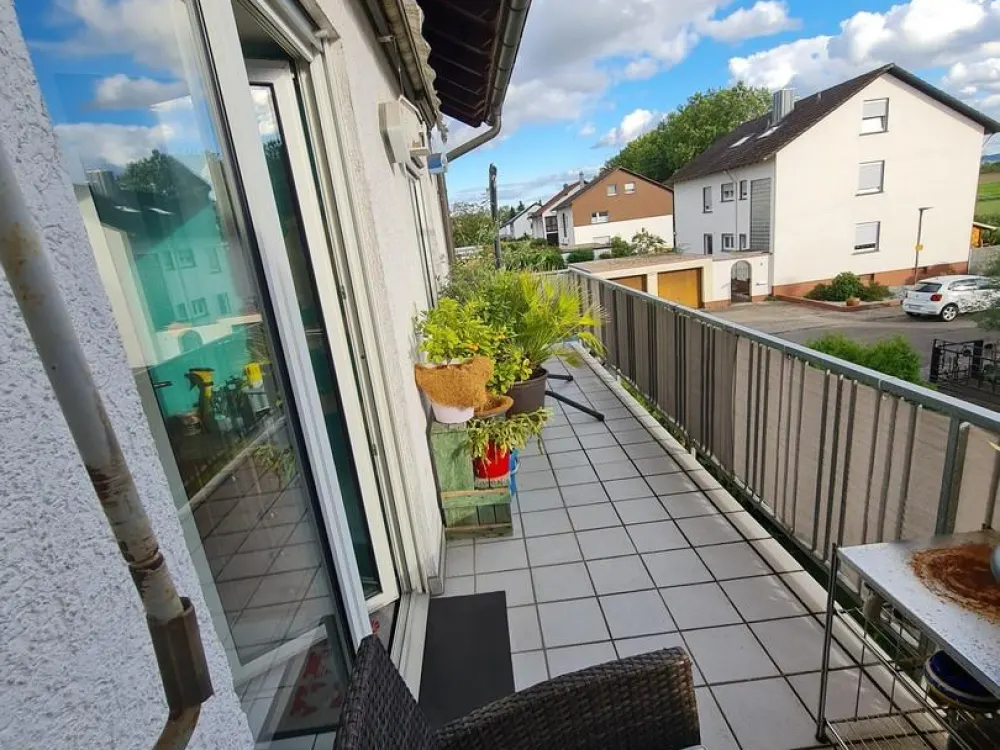 Helle 4-Zimmer-Wohnung mit Balkon & Einbauküche in Stutensee