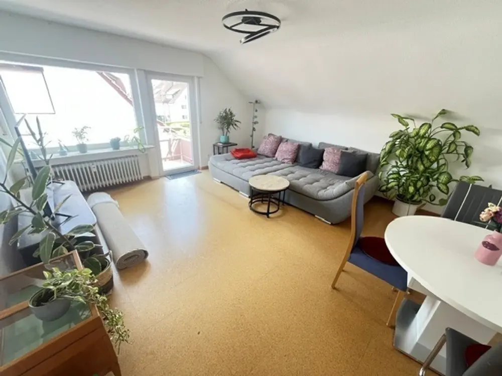 Stuttgart-Möhringen: Gepflegte 3-Zimmer DG Wohnung mit Balkon