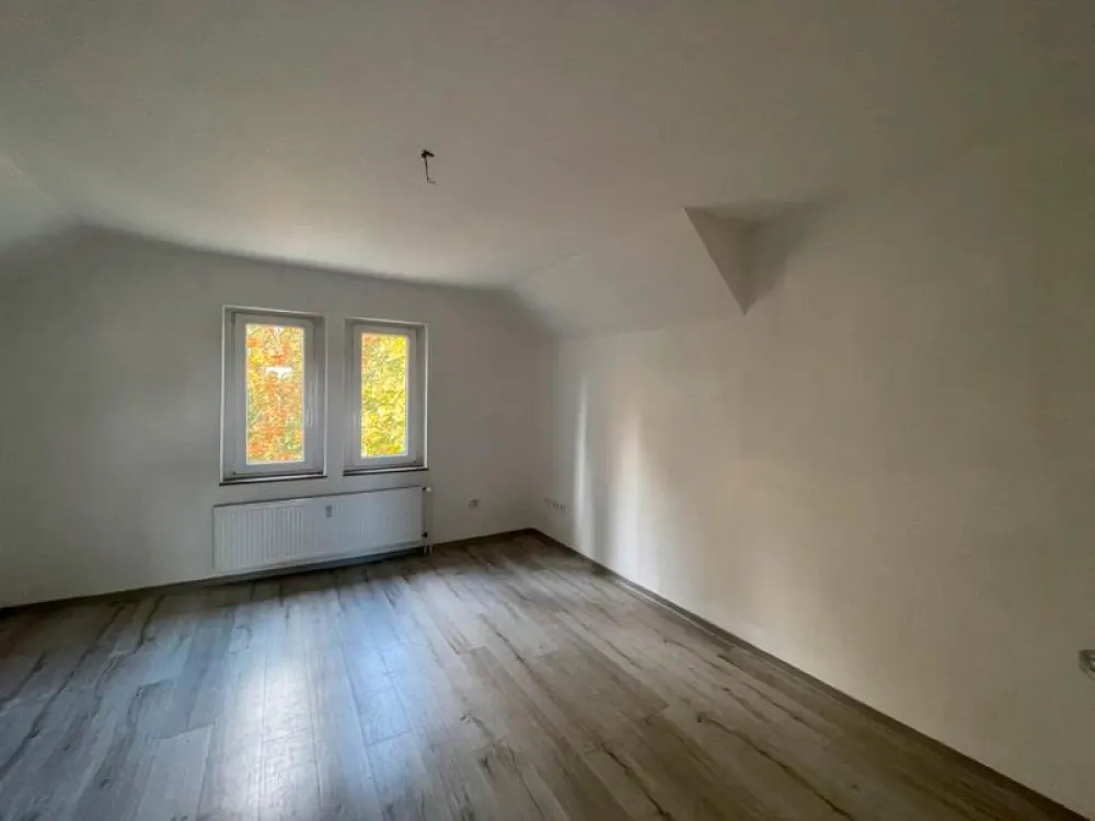 Smarter Wohnen: weitläufige 3-Raum-Wohnung mit zusätzlichem Mansardenzimmer*