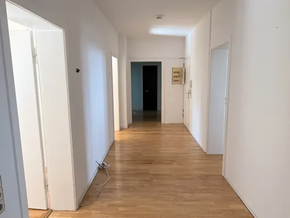 Lichtdurchflutete 4-Zimmer-Wohnung mit großer Dachterrasse in begehrter Lage direkt am D-Marktplatz!
