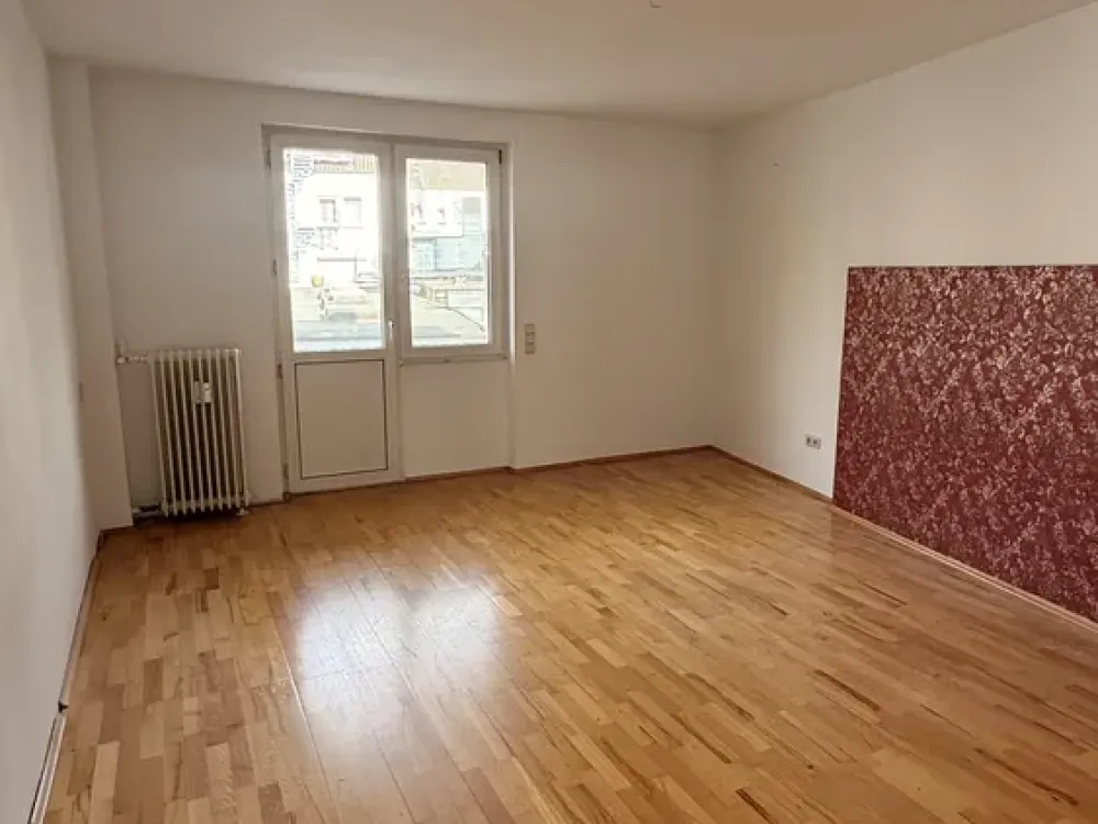 Lichtdurchflutete 4-Zimmer-Wohnung mit großer Dachterrasse in begehrter Lage direkt am D-Marktplatz!